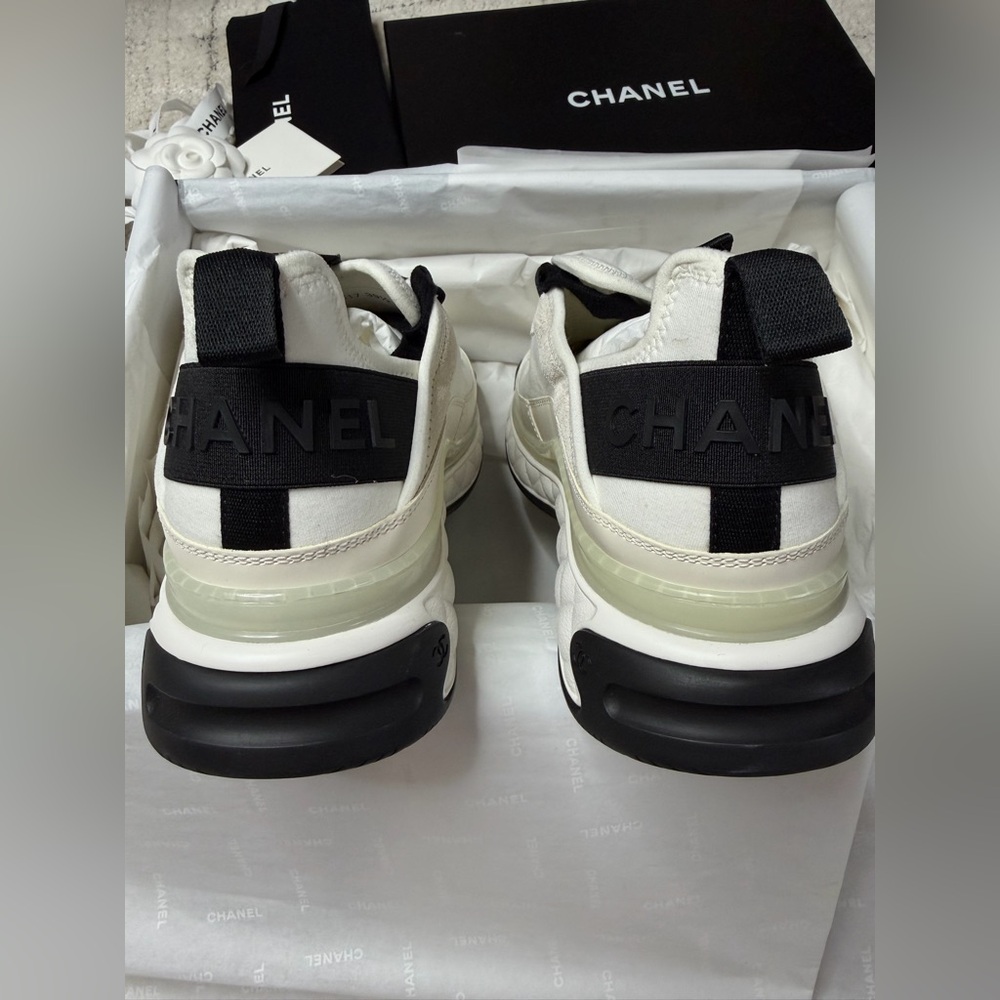 Chanel CC Logo Sneakers – White & Black – Full Boutique Set – Brand New - Picture 12 of 13